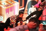 孫儷女兒百日宴 鄧超親吻孫儷的腳丫