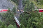 瑞士列車脫軌 三節車廂滾下山崖5人受傷