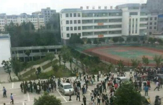 軍訓(xùn)教官與師生沖突多名學(xué)生受傷