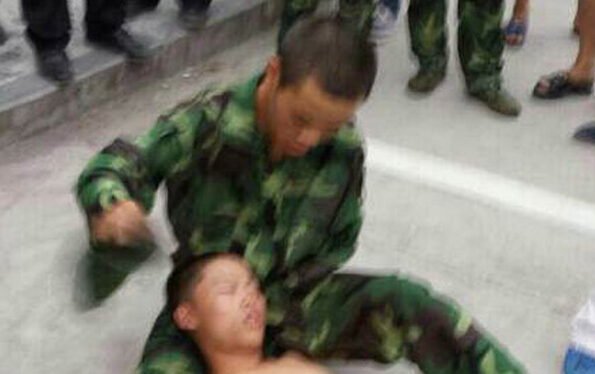 軍訓(xùn)教官與師生沖突多名學(xué)生受傷