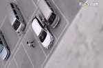 男子砸車飛踹狂扇女司機 光天化日太猖狂