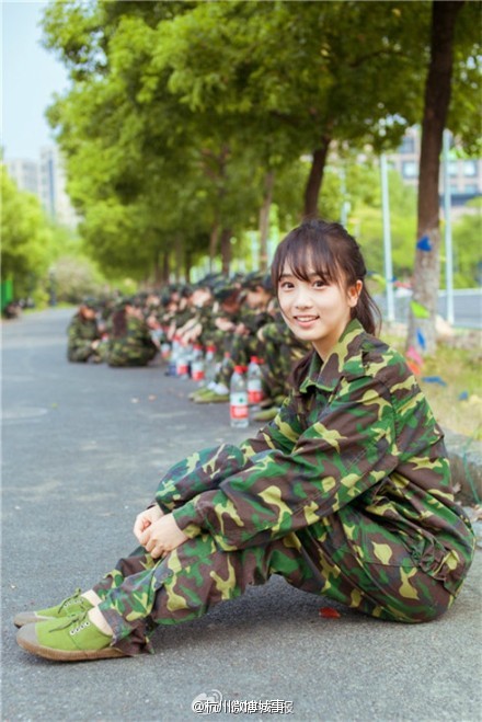浙大軍訓女神JOYIN清純照曝光