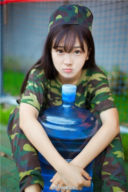 浙大軍訓女神JOYIN清純照曝光