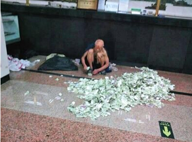 央視揭秘職業(yè)乞丐月入過(guò)萬(wàn)