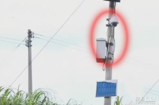 駕校教練與女學員車內激吻