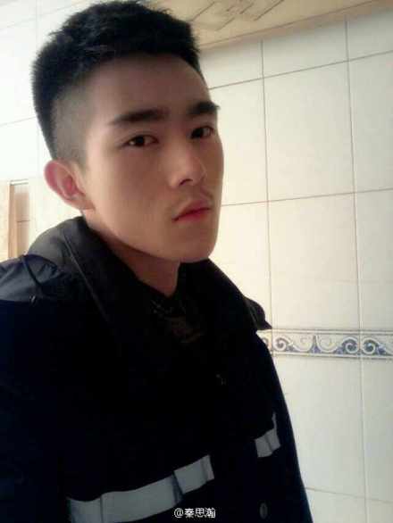 成都最帥交警秦思瀚