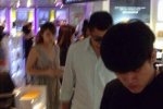 李亞鵬牽手年輕女孩買化妝品 李亞鵬有新歡了嗎