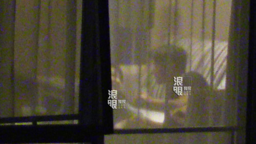 鋒菲公寓親吻畫面