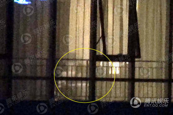 鋒菲公寓親吻畫(huà)面