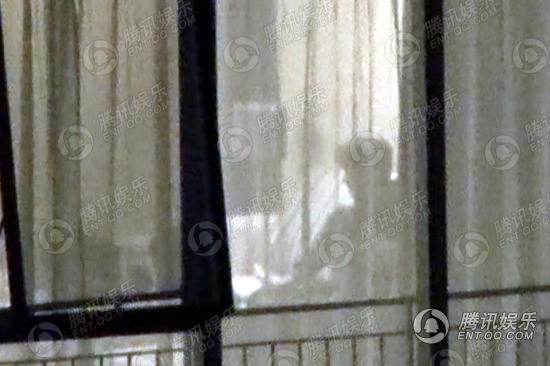 鋒菲公寓親吻畫(huà)面