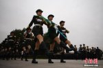 高校女生國旗護(hù)衛(wèi)隊(duì)舉行閱兵