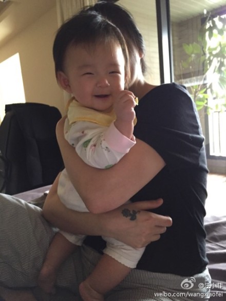 汪小菲曬女兒甜笑照