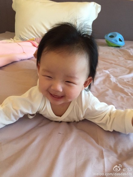 汪小菲曬女兒甜笑照