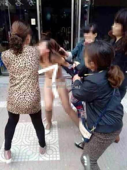 小三被當(dāng)街扒光遭群毆