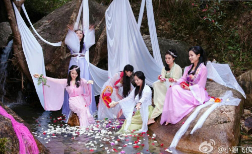 6名美女山谷辦生日派對