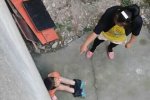 網曝女子打小孩 扒褲子用木條瘋狂抽打5分鐘之久