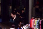 溫州人民路女小偷被扒光衣服 女小偷當場被抓