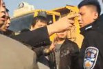 西安一村支書率眾毆打警察很囂張
