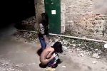 初中女生被扒光毒打踢下體 打人者是輟學女生