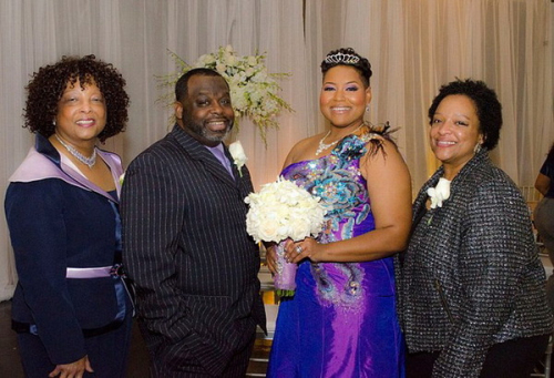 美國(guó)女子自己嫁給自己