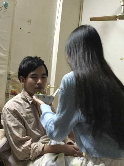 90后大學(xué)生網(wǎng)戀殘疾小伙3天就求婚