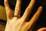 奶茶妹妹劉強(qiáng)東結(jié)婚傳聞 劉強(qiáng)東曬婚戒疑似已和章澤
