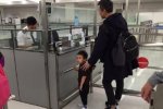 鄧超一家現(xiàn)身機場去蘇梅島度假
