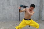 電鉆太陽穴是危險表演 四川24歲小伙趙銳電鉆鉆太陽