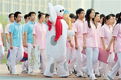 運動會開幕式玩穿越