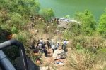 臺(tái)金高速一客車墜崖多人傷亡
