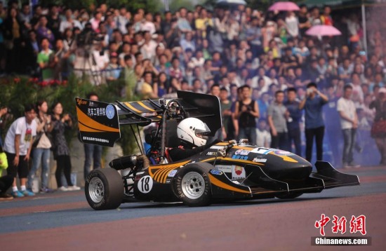 運動會開幕式玩穿越