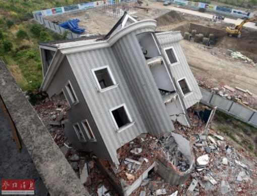 杭州大樓連腰折斷