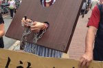 男子助人騙親弟近億是為何 身患喉癌終悔悟