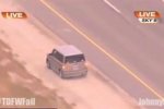 美國(guó)大媽與警車飚車 大媽挑釁7輛警車