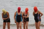 臉基尼大媽重現 每年夏天青島海灘都有臉基尼大媽