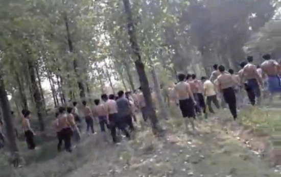 數百中學生赤膊群毆