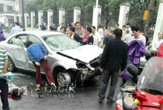 無錫車禍現(xiàn)場