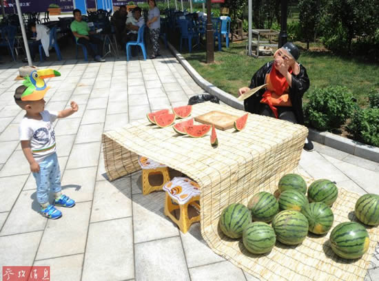 小販扮豬八戒賣瓜