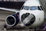 客機(jī)遭遇冰雹襲擊 美國(guó)一架客機(jī)在飛行時(shí)遭遇冰雹襲