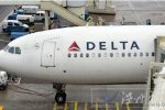 客機遭閃電擊中 客機尾部遭閃電擊中照片