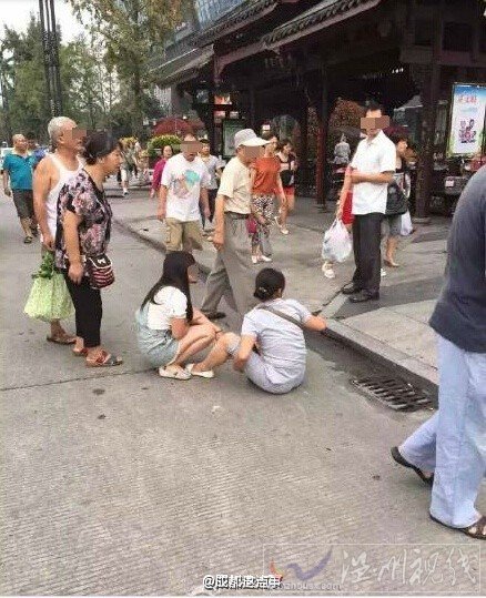 都江堰大道發(fā)生車禍