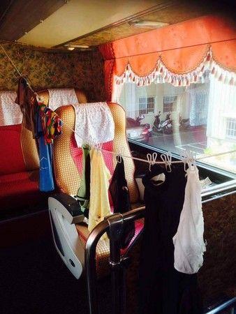 游客車上曬內衣