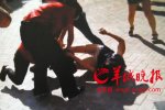 女業主被當眾扒褲子 東莞厚街銀苑鼎盛中環小區物業
