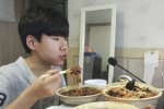 直播吃飯日賺上萬 中國小伙好奇韓國吃飯直播怎么賺