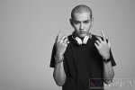 吳亦凡登時代廣場 吳亦凡光頭海報登時代廣場