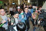 阿Sa遭圍堵 分手后阿Sa在機場遭記者圍堵