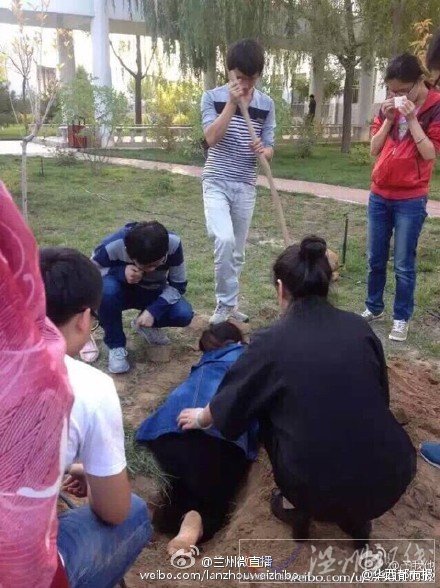 流浪狗遭活埋處理