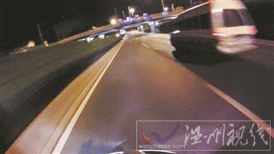 男子騎摩托13分跑二環