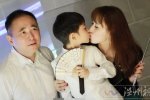 胡靜曬全家福 胡靜富豪老公朱兆祥全家福