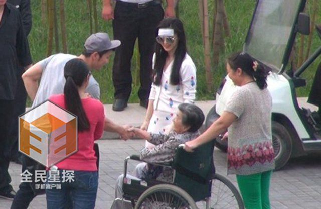 婚期不遠? 范冰冰李晨青島探親購豪宅(組圖)